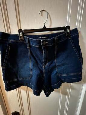 Calvin Klein Jeans Women's High Rise Dark Wash Utility Denim Shorts Size 32